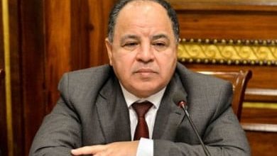 صورة وزير المالية يستعرض تقريرًا حول أداء منظومة الدفع والتحصيل الإلكتروني للمستحقات الحكومية 