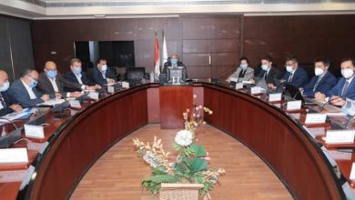 صورة كامل الوزير:  خطة وزارة النقل تهدف الي تنفيذ مشروعات حالية ومستقبلية لتحديث نظم الإشارات على خطوط السكك الحديدية 