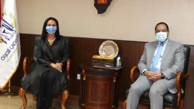 صورة رئيس التنظيم والإدارة يستمع لرأي القومي للمرأة بشأن تنفيذ توجيه الرئيس بدراسة وضع المرأة أثناء العام الدراسي الجديد