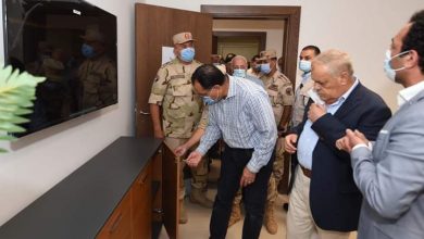 صورة رئيس الوزراء يتفقد الموقف التنفيذي للحى الحكومي بالعاصمة الادارية