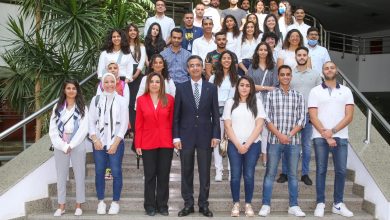 صورة رئيس البريد يستقبل وفد شبابى من الدارسين بالخارج ويطلعهم علي مدي التطور الذي وصل اليه البريد المصري   