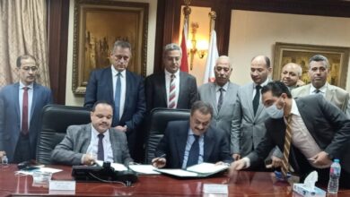 صورة توقيع مذكرة تفاهم بين مصلحة الضرائب وجهاز تنمية المشروعات المتوسطة والصغيرة ومتناهية الصغر 