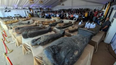 صورة الكشف عن 59 تابوتا خشبيا مغلقا بحالتهم الأولي داخل آبار للدفن بمنطقة آثار سقارة