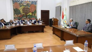 صورة وزير الزراعة يستعرض مع أعضاء الجمعية المصرية لشباب الأعمال جهود منظومة تطوير وتحديث الري