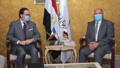 صورة وزير النقل يبحث مع السفير الفرنسي بالقاهرة تدعيم التعاون المشترك  في مجالات النقل المختلقة