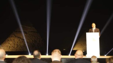 صورة وزير السياحة والآثار يفتتح مطعم ناين بيراميدز لاونج ويشهد تشغيل أول حافلة كهربائية صديقة للبيئة بهضبة الأهرامات