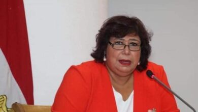 صورة وزيرة الثقافة تفتتح معرض الاوبرا الاول للكتاب