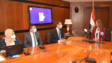 صورة وزيرة الهجرة تعقد اجتماعا بأعضاء غرفة عمليات متابعة تصويت المصريين بالخارج في المرحلة الثانية من انتخابات “النواب” 