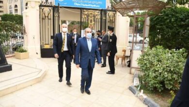 صورة “وزير الدولة للإنتاج الحربي” يدلي بصوته في جولة الإعادة لانتخابات مجلس النواب 