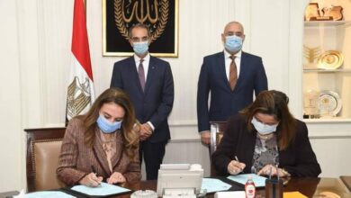 صورة وزيرا الإسكان والاتصالات   يشهدان توقيع بروتوكول تعاون لتطوير خدمات الميكنة والتحول الرقمى بصندوق الإسكان الاجتماعى