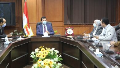 صورة وزير الشباب يكرم مؤسسة شباب المتوسط للتنمية” الحاصلة على جائزة الملك “حمد”