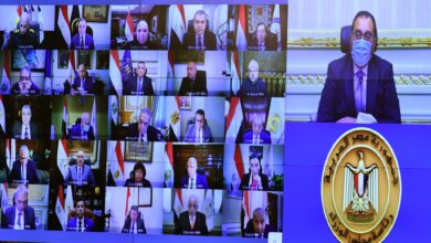 صورة رئيس الوزراء يطالب الوزارات والجهات الحكومية بالاستفادة من الإمكانات المتوافرة بمجمع الإصدارات الذكية والمؤمنة