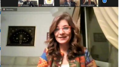 صورة وزيرة الهجرة تعقد لقاء افتراضيًا مع شابين مصريين بالخارج لاستعراض تجربتهما السياسية    