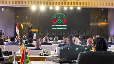 صورة “عبد الوهاب” يوقع مذكرتي تفاهم مع وزراء استثمار السودان وجنوب السودان