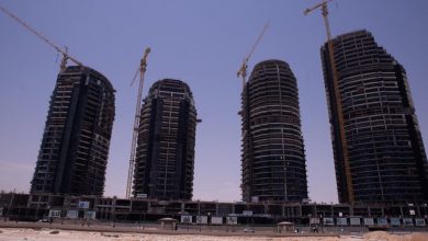 صورة وزير الإسكان يتابع الموقف التنفيذي للمشروعات المختلفة الجاري تنفيذها بمدينة العلمين الجديدة