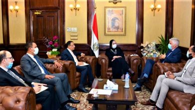 صورة وزير ة الصناعة : مصر تمتلك كافة المقومات لتكون مركزاً لتصنيع وتصدير الملابس الجاهزة لكافة الاسواق العالمية