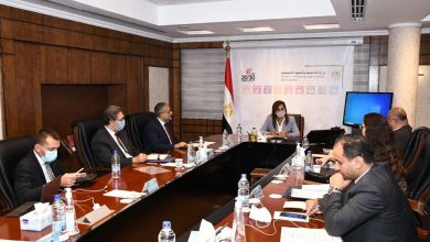 صورة وزيرة التخطيط والتنمية الاقتصادية تبحث آخر تطورات المشروع القومي لتنمية الاسرة المصرية