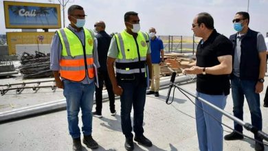 صورة الرئيس السيسي يتفقد كوبري الفنان سمير غانم شرق القاهرة