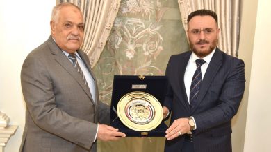 صورة الفريق التراس يلتقى عدد من الوزراء الليبين  للاتفاق علي تشكيل لجنة مشتركة  لتبادل الخبرات الصناعية