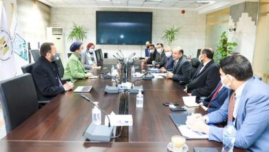 صورة وزيرة البيئة تلتقى رئيس البورصة المصرية لإستعراض مساهمات البورصة فى التصدى لآثار التغيرات المناخية.