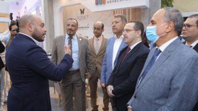 صورة نائب وزير الإسكان وقيادات مؤسسة الأهرام يشيدون بجناح شركة ” اكام ” بمعرض ” عقارى “
