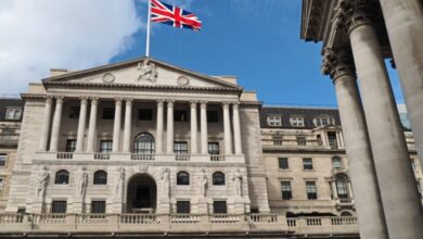 صورة بلومبرج : بنك إنجلترا يستعد لأكبر زيادة في أسعار الفائدة منذ 27 عاماً