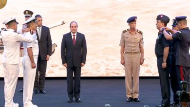 صورة الرئيس السيسي يشهد ترقية قائدي القوات البحرية والجوية إلى رتبة فريق