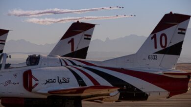 صورة وصول فريق الألعاب الجوية البريطانى إلى إحدى القواعد الجوية المصرية للمشاركة فى العرض الجوى (Hurghda Air Show 2022) بمدينة سهل حشيش