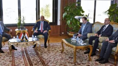 صورة وزير الطيران يستقبل وزير النقل العراقي لتعزيز التعاون فى مجال النقل الجوي