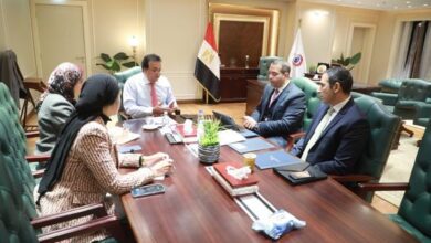 صورة وزير الصحة يبحث مع ممثلي صندوق مصر السيادي فرص الاستثمار فى المجال الصحي