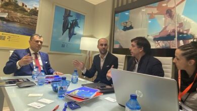 صورة وزير السياحة والاثار :  السوق الأسباني من الأسواق الهامة للمقصد السياحي المصري ونستهدف تنمية الحركة السياحية الوافدة منه