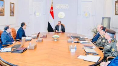 صورة الرئيس السيسى مع رئيس الوزراء ووزير الأسكان لاستعراض الموقف التنفيذي للأعمال الجارية بالعاصمة الإدارية الجديدة