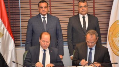صورة وزيرا التنمية المحلية والإنتاج الحربي يشهدان توقيع عقد اتفاق لتأثيث وتجهيز 329 من مجمعات الخدمات الحكومية بقري ” حياة كريمة ” بتكلفة 662 مليون جنيه