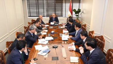 صورة وزير الإسكان يلتقي وفدا من شركة “cscec” الصينية لمتابعة الموقف التنفيذي لمشروع منطقة الأعمال المركزية بالعاصمة الإدارية الجديدة