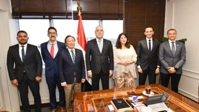 صورة وزير الإسكان يلتقى مسئولى “الهابيتات” للإعداد لاستضافة مصر للمنتدى الحضرى العالمى فى دورته الثانية عشرة