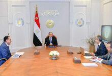 صورة الرئيس السيسي يلتقى وزير الاتصالات  لبحث الجهود الجارية للتوسع في بناء قدرات الكوادر البشرية