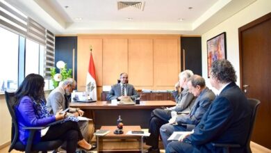 صورة نائب وزير الإسكان يتابع مع بعثة البنك الدولي الموقف التنفيذي لبرنامج خدمات الصرف بالمناطق الريفية