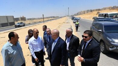 صورة وزير الإسكان يتفقد مشروعات تطوير محاور الطرق ومشروع منطقة الخدمات بمدينة القاهرة الجديدة