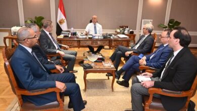 صورة وزير الإسكان يبحث مع مسئولى شركة أكوا باور سبل تعزيز التعاون فى مجال تحلية مياه البحر وتوطين تكنولوجيا التحلية