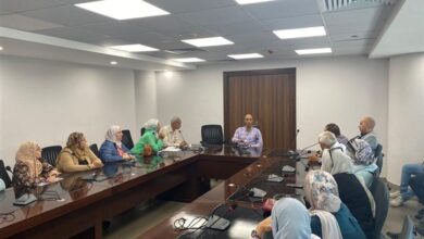 صورة رئيس جهاز القاهرة الجديدة يلتقي سكان دار مصر القرنفل بالتجمع الأول لبحث مقترحاتهم ومطالبهم وحلها