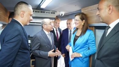 صورة وزيرا العدل والتخطيط يطلقان شارة بدء تشغيل سيارات توثيق متنقلة جديدة بالإسكندرية ومطروح