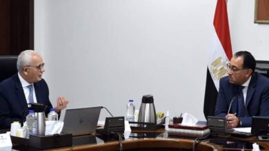 صورة رئيس الوزراء يتابع مع وزير التربية والتعليم والتعليم الفني عددا من ملفات عمل الوزارة