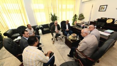 صورة وزير الإسكان يعقد اجتماعا بمقر جهاز مدينة العلمين الجديدة لمتابعة سير العمل بالمشروعات المختلفة الجارى تنفيذها بالمدينة