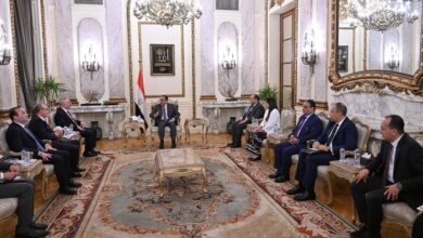 صورة خلال لقائه مع وزير التجارة التركى .. رئيس الوزراء يبحث آليات تعزيز العلاقات التجارية والاستثمارية مع تركيا