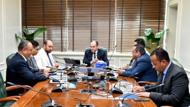 صورة وزير التجارة يلتقي مسئولي مصنع “بيدو” لتصنيع المعامل التعليمية لكليات الهندسة والجامعات التكنولوجية