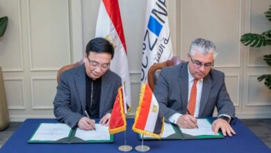 صورة باستثمارات 50 مليون دولار .. اقتصادية قناة السويس توقع عقد مشروع “هينيواى” الصينية بمنطقة القنطرة غرب الصناعية