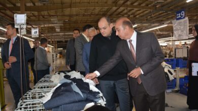 صورة وزير التجارة والصناعة يقوم بجولة تفقدية بالمنطقة الصناعية بالعبور