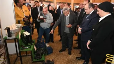 صورة وزير الصناعة يفتتح فعاليات معرض فرص بلدنا لـ قطع غيار الماكينات والمعدات