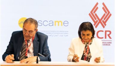 صورة الوكيل يوقع اتفاقية تعاون بين اتحاد غرف البحر الأبيض والغرفة الإقليمية للاتحاد الاقتصادي والنقدي لدول غرب إفريقيا