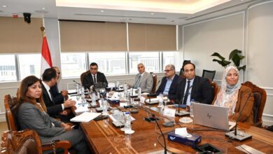 صورة وزير الإسكان يبحث مع مسئولى شركة “سيمنز” استخدام الأنظمة والحلول الذكية والمستدامة لتقديم الخدمات بأعلى جودة فى المدن الجديدة